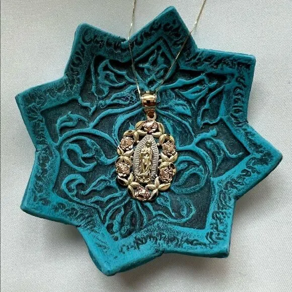 Virgin Mary of Guadalupe Charm | 14k solid Gold | Virgin Mary pendant | - Picture 5 of 8